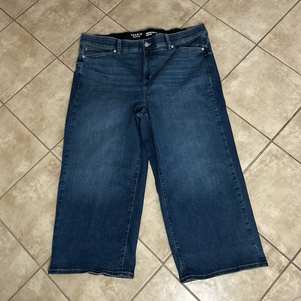 NWT Torrid Bombshell High Rise Wide Leg Elastic Waistband Denim Jeans Sz 24XS